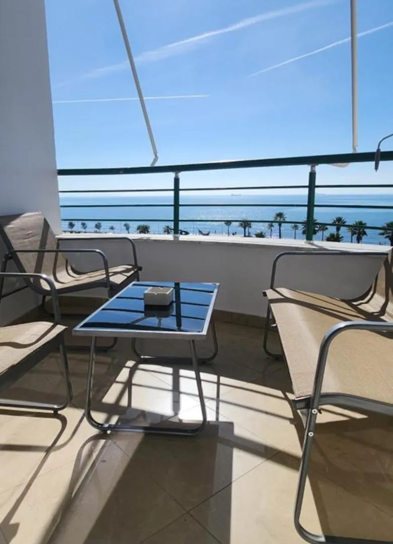 Green Apartment دراس 0*,