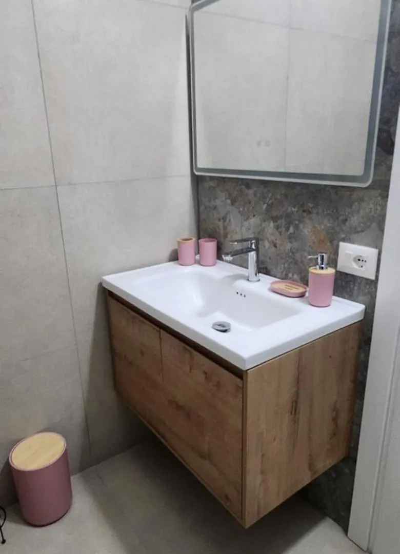 Green Apartment Durres 0*,